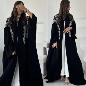 عباية مطرزة ناعمة وأنيقة